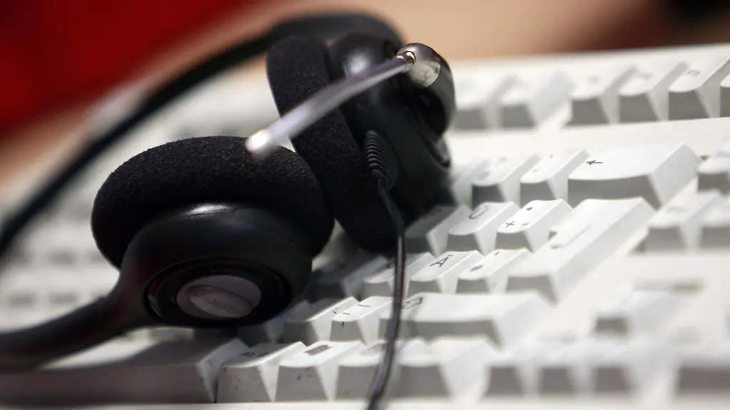 Bald-ueberfluessig-und-durch-KI-ersetzt-Versicherungen-und-grosse-Banken-beschaeftigen-viele-Mitarbeiter-in-Call-Centern