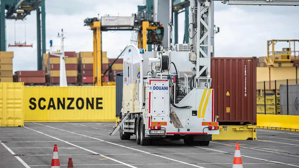 A-scanner-used-to-check-containers-is-pictured-during-a-press-moment-of-the-customs-and-excise-administration-regarding-the-drug-interceptions-of-the-first-half-of-2025-at-the-Antwerp-harbor-Monday-07-July-2025-in-Doel-Beveren-Kruibeke-Zwijndrecht