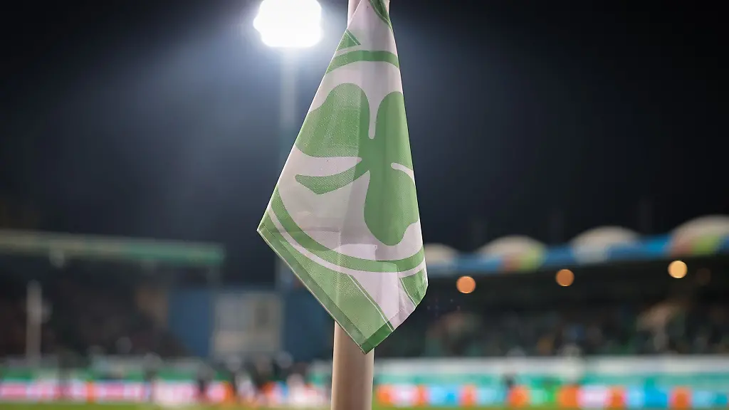 Die-Franken-binden-einen-ihrer-Nachwuchsspieler