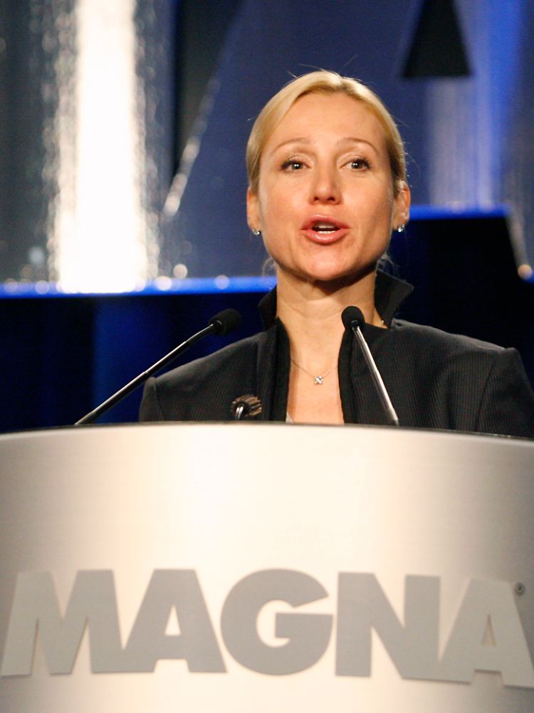 Belinda Stronach, Tochter von Magna-Gründer Frank Stronach, spricht mehrere Sprachen und kennt sich mit Autos aus.