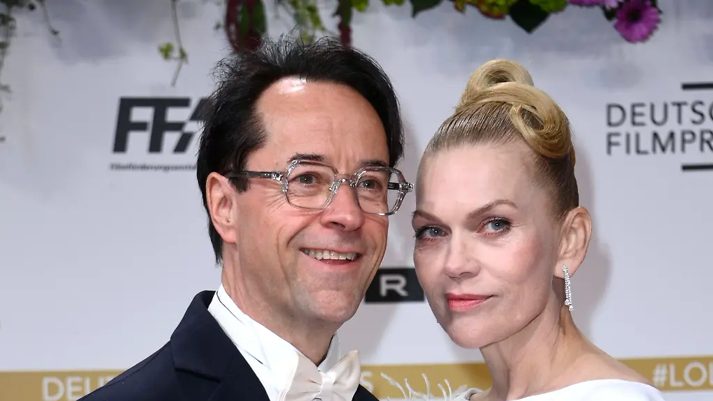 Jan-Josef-Liefers-und-Anna-Loos-bei-der-75-Verleihung-des-Deutschen-Filmpreises-2025-im-Theater-am-Potsdamer-Platz-Berlin-09-05-2025-Jan-Josef-Liefers-and-Anna-Loos-at-the-75th-German-Film-Awards-2025-ceremony-at-the-Theater-am-Potsdamer-Platz-Berlin-09-05-2025-Foto-xN