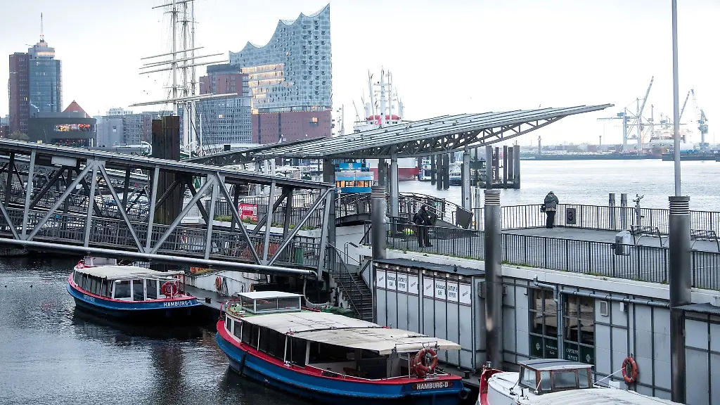 Zwei-Barkassen-Betreiber-im-Hamburger-Hafen-schliessen-sich-zusammen