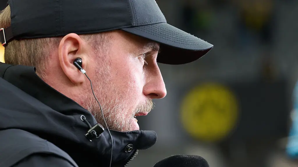 Die-Reise-von-Sebastian-Hoeness-und-dem-VfB-Stuttgart-lief-anders-als-geplant