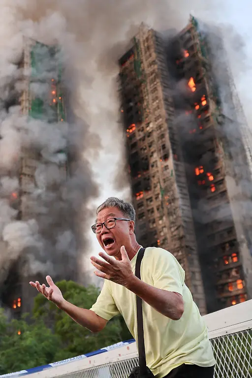epi_1006065942_REUTERSFOTO_2025-11-26T140753Z 1142219611 RC294IA6UHAQ RTRMADP 3 HONGKONG-FIRE.JPG_Flames engulf bamboo