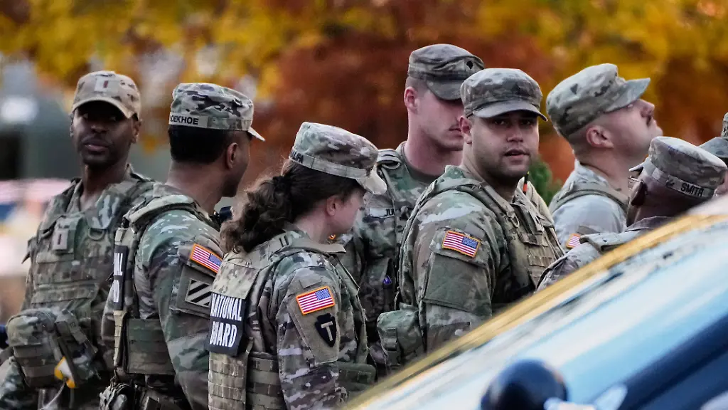National-Guard-soldiers-gather-near-an-area-where-National-Guard-soldiers-appear-to-have-been-shot-near-the-White-House-Wednesday-Nov-26-2025-in-Washington