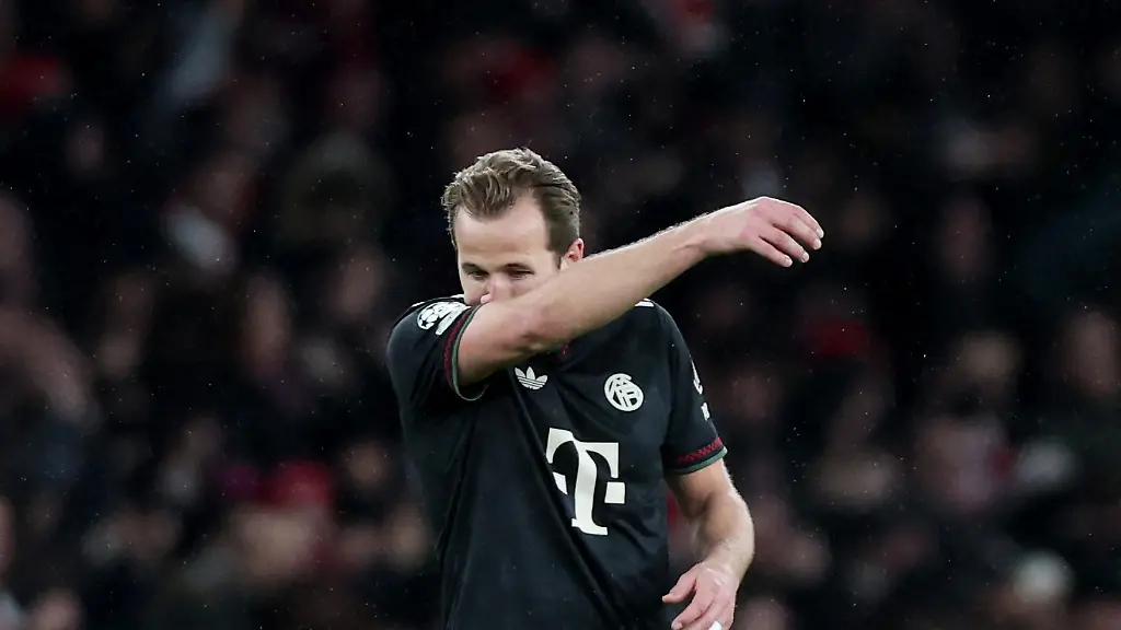 Soccer-Football-UEFA-Champions-League-Arsenal-v-Bayern-Munich-Emirates-Stadium-London-Britain-November-26-2025-Bayern-Munich-s-Harry-Kane-looks-dejected-after-Arsenal-s-Noni-Madueke-scores-their-second-goal-REUTERS-David-Klein