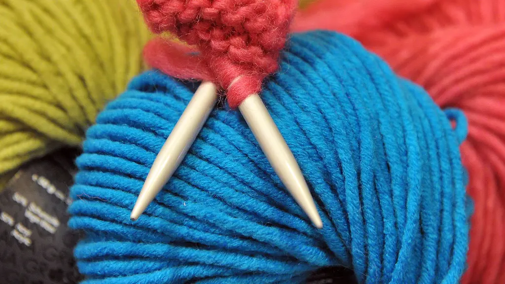 Ehrenamtler-stricken-auch-fuer-einen-guten-Zweck