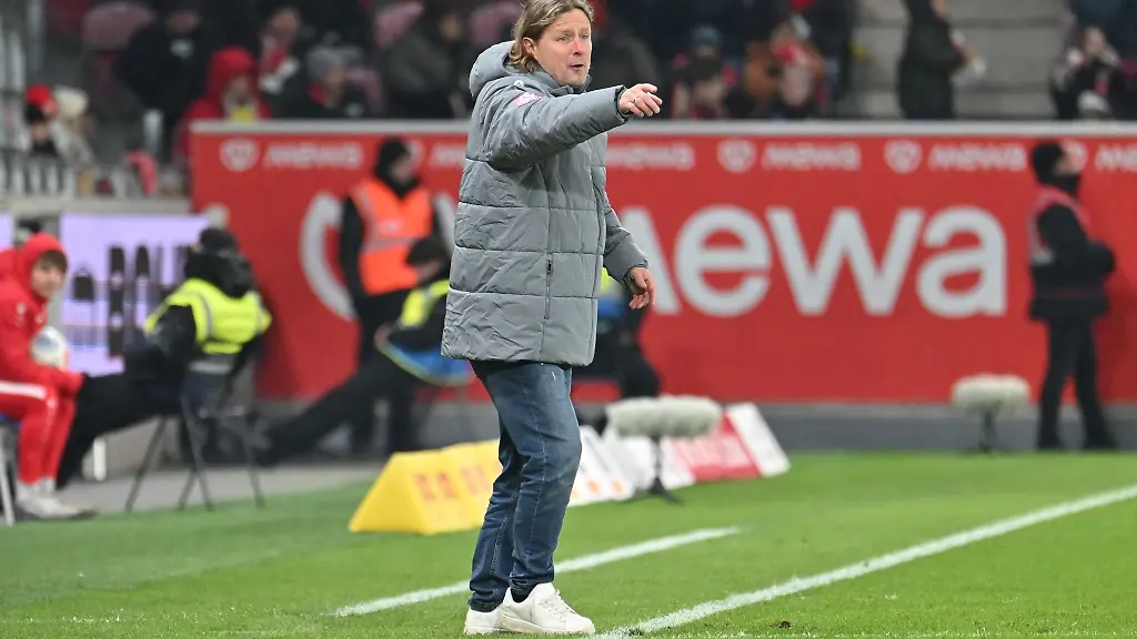 Fuer-den-FSV-Mainz-05-mit-Trainer-Bo-Henriksen-geht-es-in-der-Conference-League-nach-Rumaenien