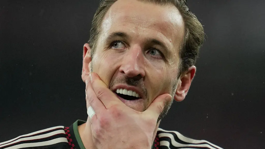 Bayern-s-Harry-Kane-reacts-after-the-Champions-League-opening-phase-soccer-match-between-Arsenal-and-Bayern-Munich-in-London-Wednesday-Nov-26-2025