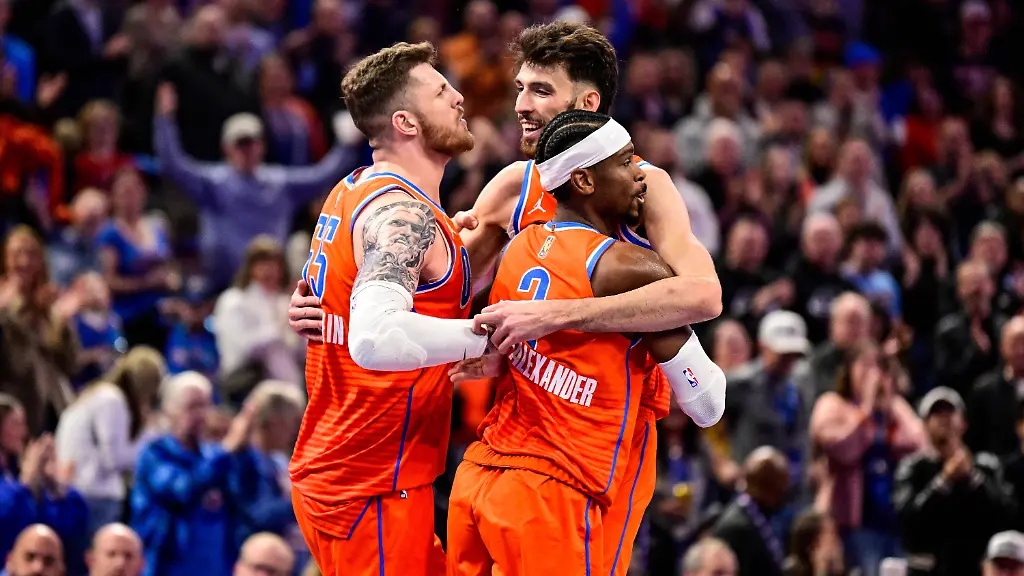 Oklahoma-City-Thunder-center-forward-Chet-Holmgren-7-center-celebrates-with-Oklahoma-City-Thunder-center-forward-Isaiah-Hartenstein-55-and-Oklahoma-City-Thunder-guard-Shai-Gilgeous-Alexander-2-during-the-second-half-of-an-Emirates-NBA-Cup-basketball-game-Wednesday-Nov-26-2025-in-Oklahoma-City
