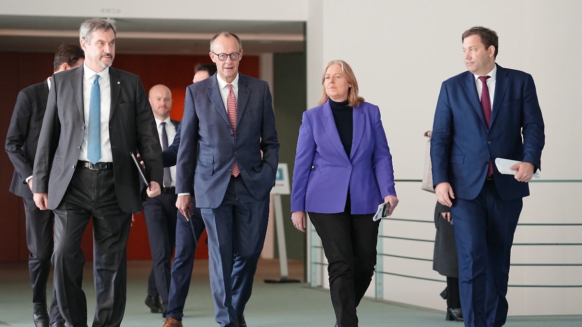 Koalitionsausschuss-am-Abend-Schwarz-Rot-steht-vor-einem-Berg-von-Problemen