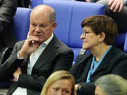 Berlin Tag & Macht: Brückenbau, Buzzwords und Brandmauern: der Bundestag im Debattenfieber