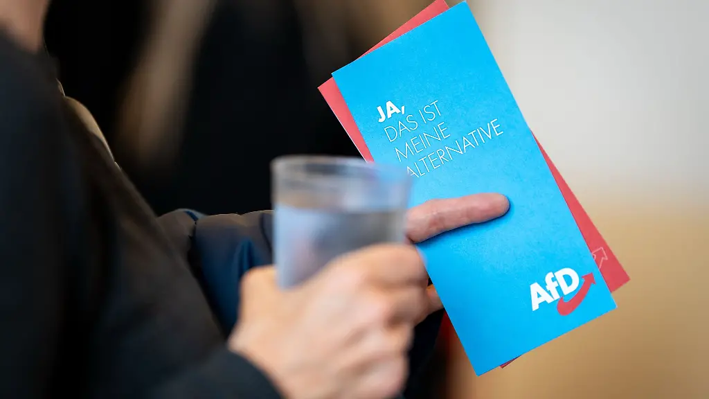 Nach-der-Einladung-der-AfD-durch-einen-Unternehmerverband-waechst-die-Debatte-Thueringens-Wirtschaftskammern-sehen-sich-dazu-verpflichtet-mit-allen-Parteien-zu-sprechen