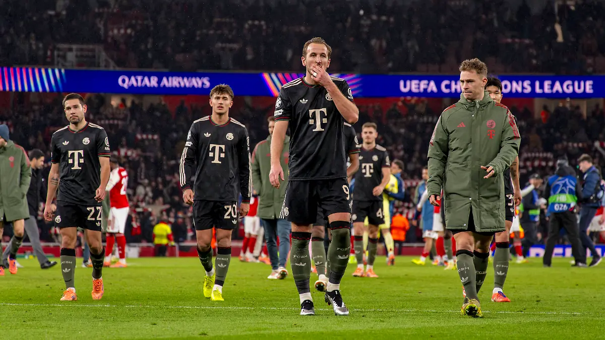 26-11-2025-Fussball-UEFA-Championsleague-2025-2026-Vorrunde-5-Spieltag-FC-Arsenal-FC-Bayern-Muenchen-im-Emirates-Stadion-London-England-Raphael-Guerreiro-FC-Bayern-Muenchen-Tom-Bischof-Bayern-Muenchen-Harry-Kane-FC-Bayern-Muenchen-Joshua-Kimmich-FC-Bayern-Muenchen-nach-dem-Spiel-frustriert