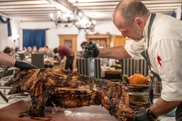 Burg_Rabenstein_Wildschweingrillbuffet