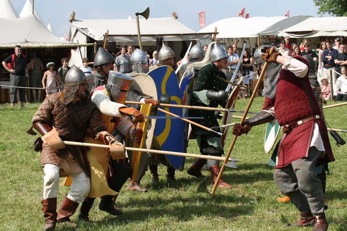 Burg_Rabenstein_Mittelaltermarkt_Ritterkämpfe
