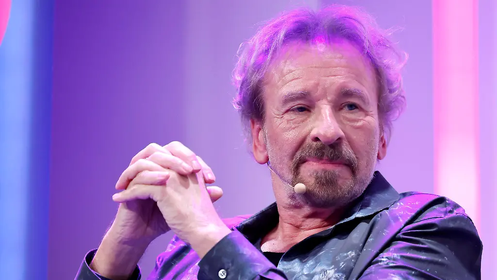 Entertainer-Thomas-Gottschalk-auf-der-Lit-Cologne-SPEZIAL-Veranstaltung-Ungefiltert-mit-Thomas-Gottschalk-in-der-Flora-in-Koeln-Koeln-26-10