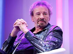 "Leben liegt in Gottes Hand": Thomas Gottschalk öffnet seinen Rentenbescheid