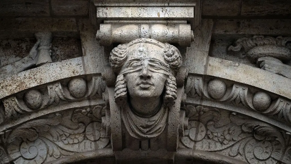 Der-Angeklagte-soll-zwischen-2018-und-2022-als-Leiter-von-Callcentern-an-einem-umfangreichen-Betrug-mit-Trading-Plattformen-im-Internet-mitgearbeitet-haben