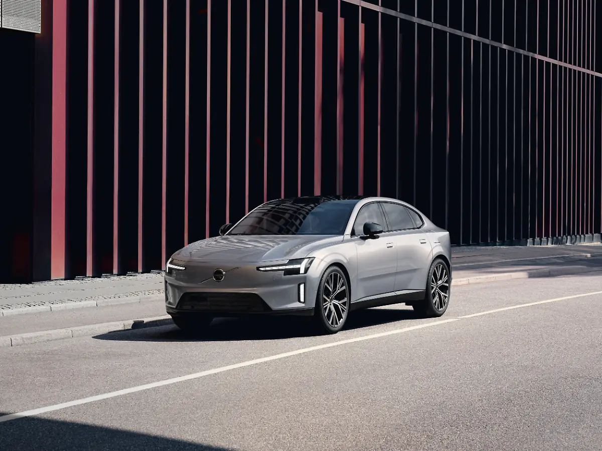 Volvo-schickt-eine-neue-Flaggschiff-Limousine-auf-die-Strasse