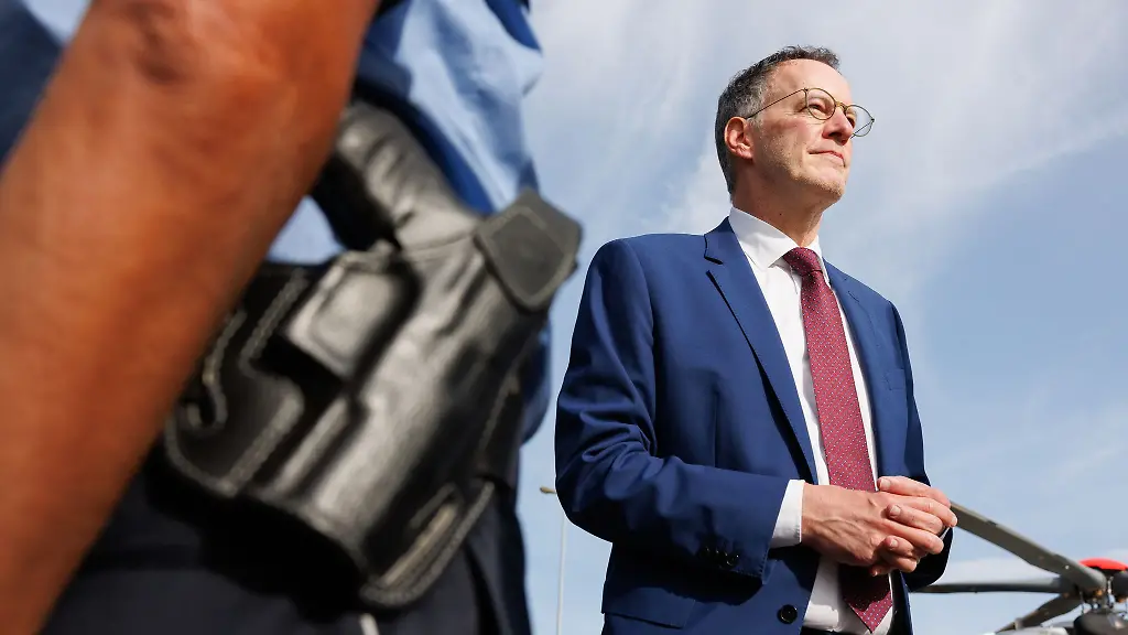 Ein-neues-Beschwerdemanagement-der-Polizei-soll-helfen-schwere-Gewalttaten-wie-Anschlaege-frueher-zu-erkennen