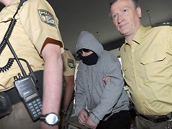 Kostenpunkt: 195.000 Euro: Aus Psychiatrie geflohener Amokläufer wird zurückgeflogen