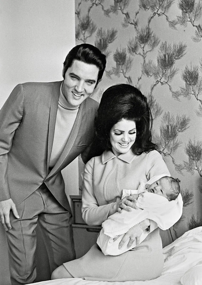 Elvis-Presley-Priscilla-Presley-leaving-the-Baptist-Hospital-Memphis-Tennessee-with-their-daughter-Lisa-Marie-born-at-the-hospital-on-February-1-1968