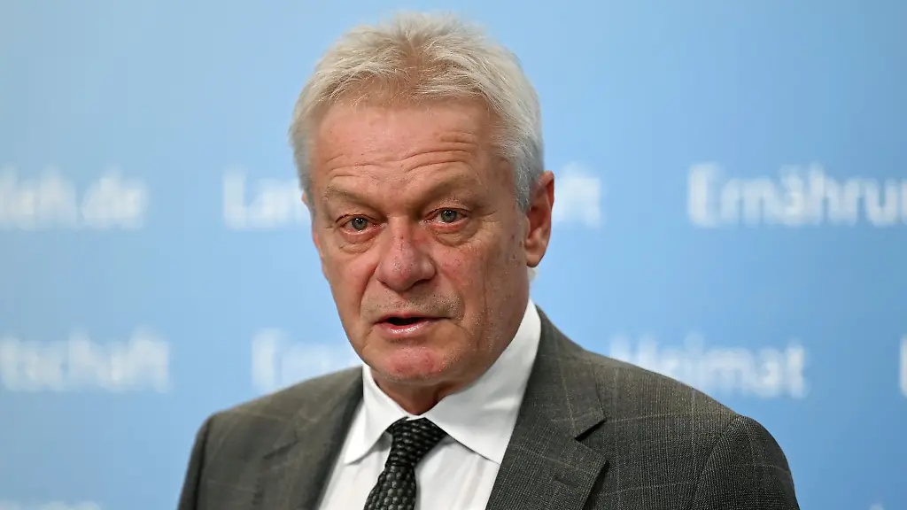 Alois-Rainer-stellt-die-Ergebnisse-des-Reports-Deutschland-wie-es-isst-vor