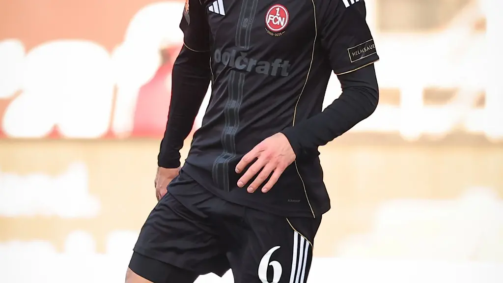 Ob-Nuernbergs-Mittelfeldspieler-Adam-Markhiev-gegen-Magdeburg-spielen-kann-ist-noch-unklar