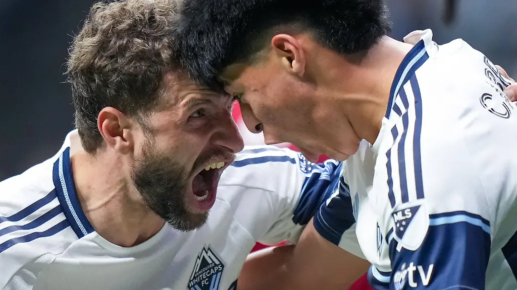 October-26-2025-Vancouver-Bc-CANADA-Vancouver-Whitecaps-Thomas-Muller-left-and-Kenji-Cabrera-celebrate-Cabrera-s-goal-against-FC-Dallas-during-the-second-half-in-Game-1-of-a-first-round-MLS-Fussball-Herren-USA-Cup-playoff-soccer-match-in-Vancouver-B-C-Sunday-Oct-26-2025