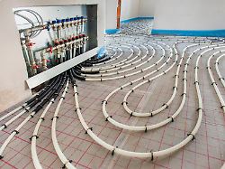 Heizschlangen Einer Fussbodenheizung In Einem Wohnhaus Als Symbolbild Fuer Nachhaltigkeit Im Heizverhalten