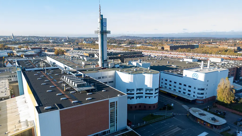Gelaende-des-Volkswagenwerks-ehemals-Karmann-im-Osnabruecker-Stadtteil-Fledder-Foto-vom-04-11-2024-Nach-Angaben-des-Betriebsrats-von-Volkswagen-plant-der-Autokonzern-drei-Werke-in-Deutschland-zu-schliessen-und-Zehntausende-Arbeitsplaetze-zu-streichen-Als-besonders-gefaehrdet-gilt-der-Standort-Osnabrueck