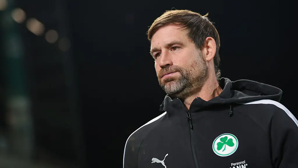 Fuer-Trainer-Thomas-Kleine-steht-eine-wichtige-Partie-mit-den-Fuerthern-an