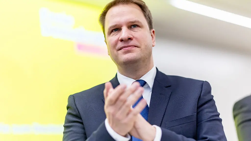 FDP-Landeschef-Christopher-Vogt-raeumt-ein-dass-seiner-Partei-der-Bundestrend-im-Norden-zu-schaffen-mache