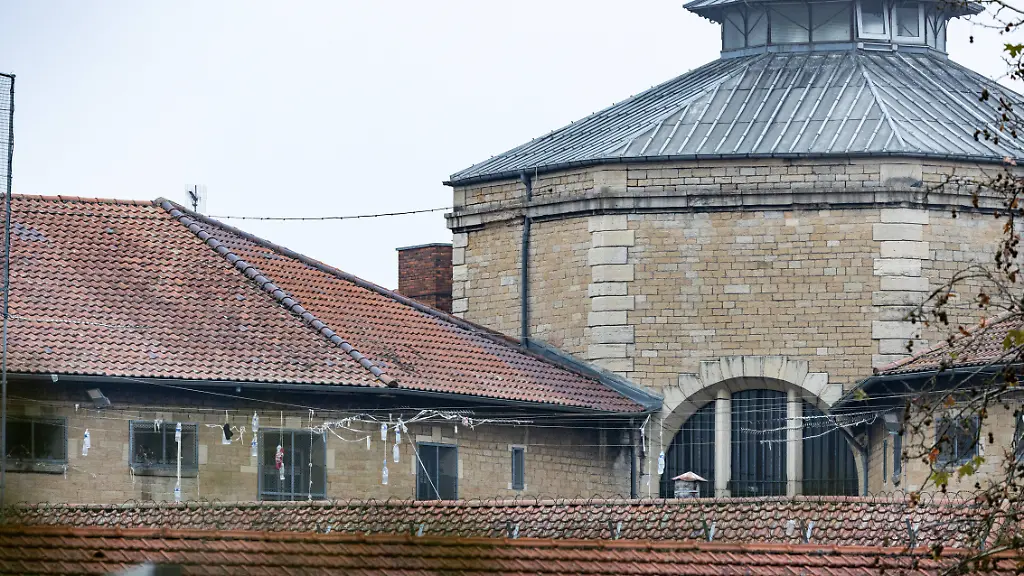 View-of-the-facade-of-the-Dijon-prison-from-which-two-inmates-escaped-during-the-night-of-November-26-to-27-2025-after-sawing-through-the-bars-of-their-cell-The-escapees-are-a-19-year-old-man-held-in-pre-trial-detention-since-October-2024-and-a-32-year-old-man-incarcerated-since-April-2023-Dijon-France-November-27-2025-KONRADK-konrad-021-Credit-KONRAD-K