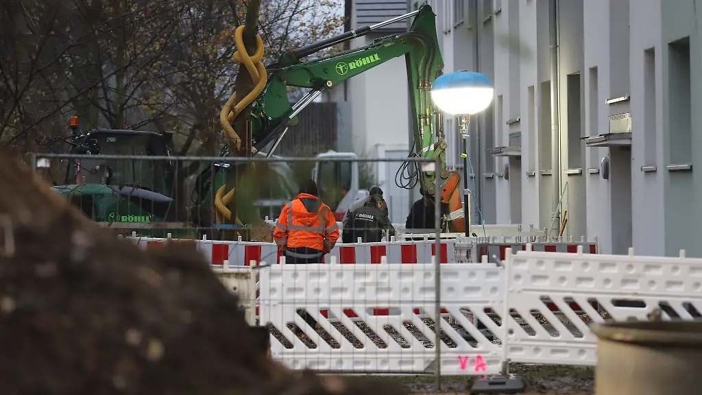 Der-Fundort-von-zwei-Weltkriegsbomben-in-Koeln-liegt-direkt-an-Wohnhaeusern-im-Stadtteil-Koeln-Gremberghoven