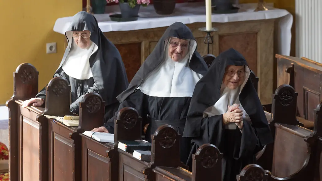 Schwester-Regina-Schwester-Bernadette-Schwester-Rita-Dankgottesdienst-bei-den-Nonnen-von-Goldenstein-Schloss-Goldenstein-Elsbethen-Salzburg-Rebellische-Nonnen-20250927-c-wildbild-20250927-PD25440