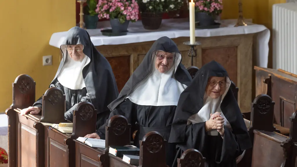 Schwester-Regina-Schwester-Bernadette-Schwester-Rita-Dankgottesdienst-bei-den-Nonnen-von-Goldenstein-Schloss-Goldenstein-Elsbethen-Salzburg-Rebellische-Nonnen-20250927-c-wildbild-20250927-PD25440