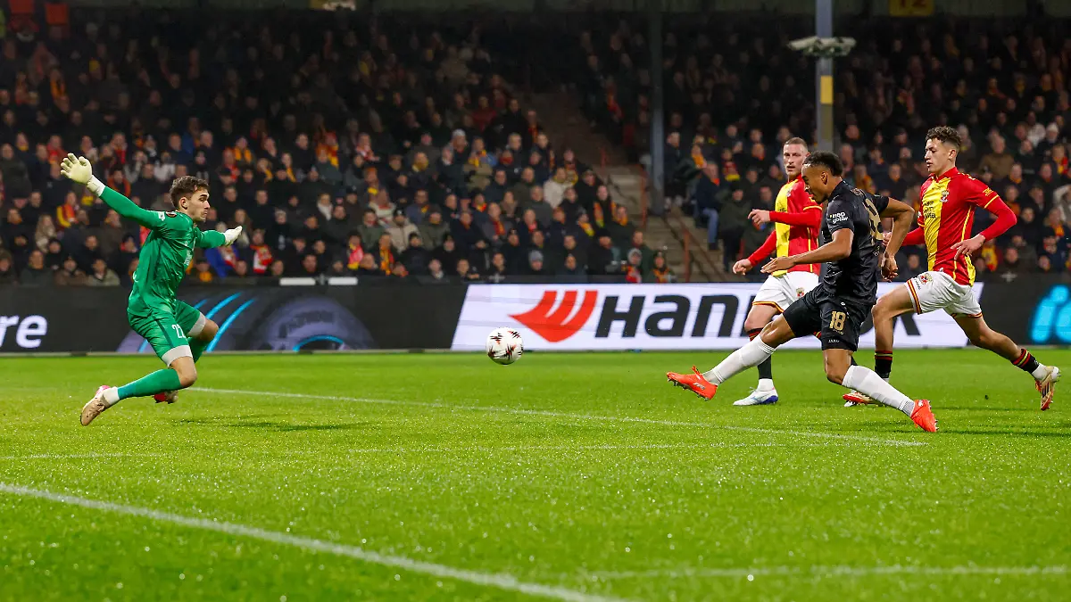 2025-11-27-Go-Ahead-Eagles-v-VfB-Stuttgart-UEFA-Europa-League-League-phase-MD5-DEVENTER-NETHERLANDS-NOVEMBER-27-Jamie-Leweling-of-VfB-Stuttgart-celebrates-after-scoring-his-teams-first-goal-during-the-UEFA-Europa-League-League-phase-MD5-match-between-Go-Ahead-Eagles-and-VfB-Stuttgart-at-De-Adelaarshorst-on-November-27-2025-in-Deventer-Netherlands-Deventer-De-Adelaarshorst-Netherlands-Content-not-available-for-redistribution-in-The-Netherlands-directly-or-indirectly-through-any-third-parties