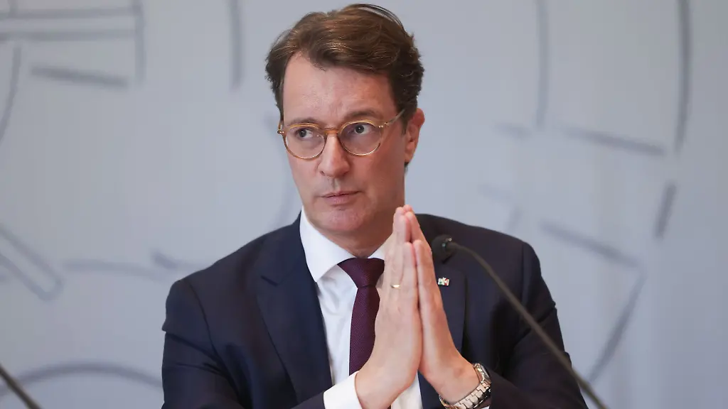 Nordrhein-Westfalens-Ministerpraesident-Hendrik-Wuest-CDU-hat-einige-Gruende-hoffnungsvoll-ins-neue-Jahr-zu-blicken