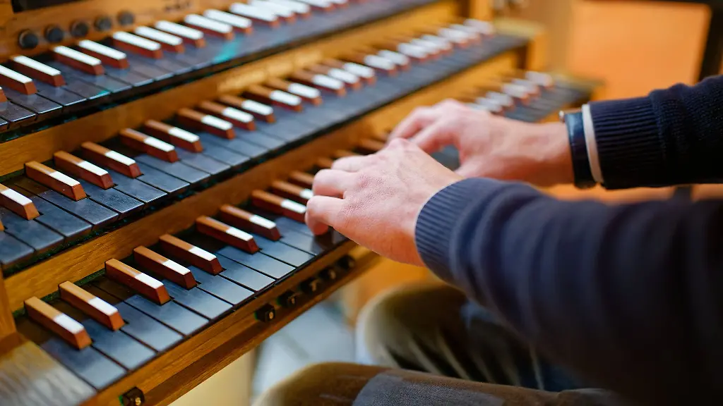 Fehlender-Kirchenmusiker-Nachwuchs-ist-laut-Verband-evangelischer-Kirchenmusikerinnen-und-Kirchenmusiker-in-Deutschland-VeM-ein-bekanntes-Problem-bei-den-Kirchen-in-ganz-Deutschland