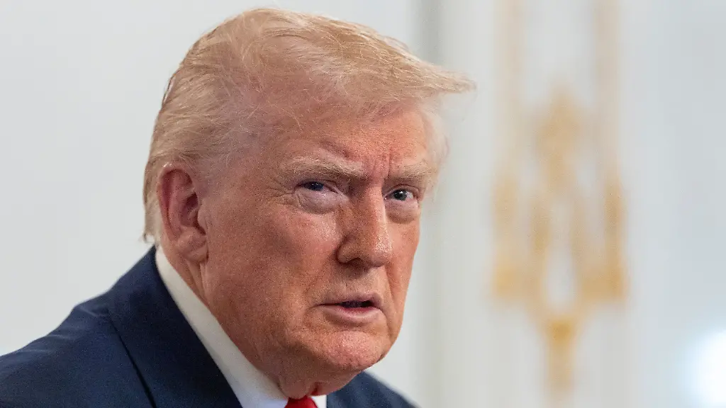 President-Donald-Trump-pauses-before-speaking-to-troops-via-video-from-his-Mar-a-Lago-estate-on-Thanksgiving-Thursday-Nov-27-2025-in-Palm-Beach-Fla