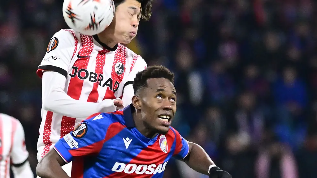 Yuito-Suzuki-l-und-der-SC-Freiburg-mussten-sich-in-Pilsen-mit-einem-0-0-begnuegen