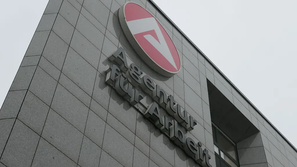 Auf-Monatssicht-sank-die-Arbeitslosigkeit-auf-Jahressicht-schaut-es-trueber-aus