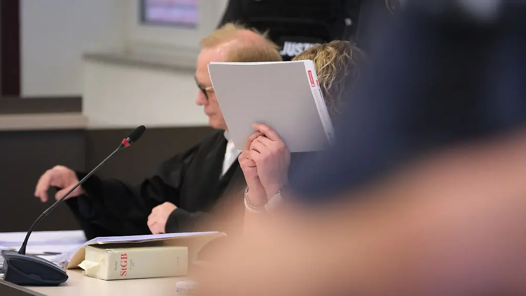 Vor-dem-Landgericht-in-Dessau-Rosslau-ist-eine-Zwillingsmutter-nach-dem-Tod-ihrer-Kinder-verurteilt-worden