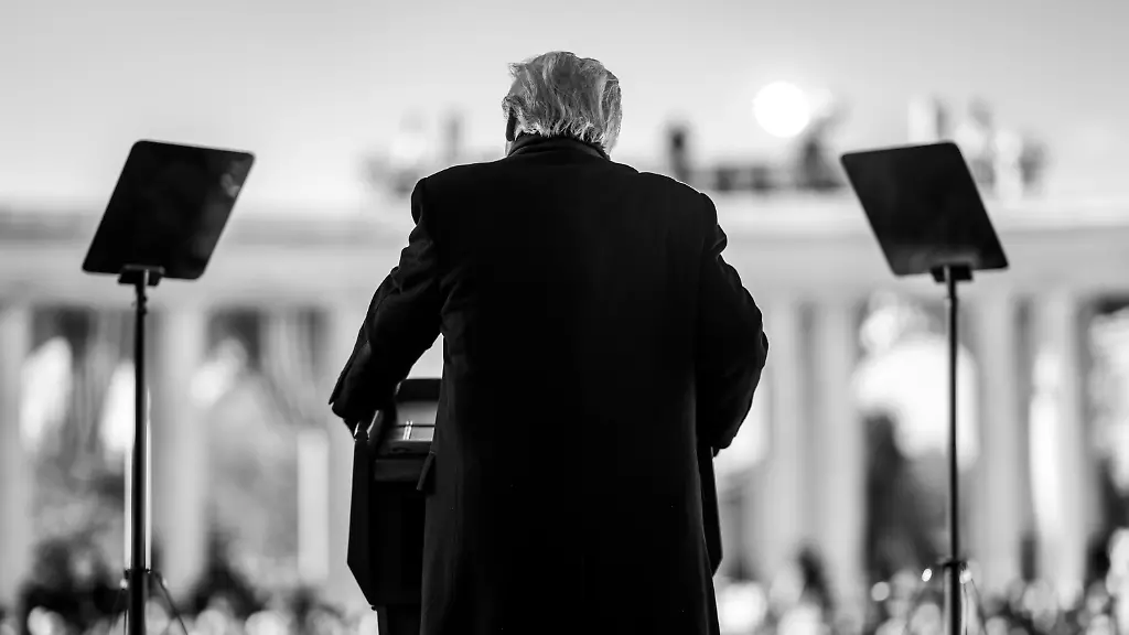 President-Donald-Trump-delivers-remarks-at-a-Veterans-Day-ceremony-at-the-Memorial-Amphitheater-at-Arlington-National-Cemetery-Tuesday-November-11-2025-in-Arlington-Virginia