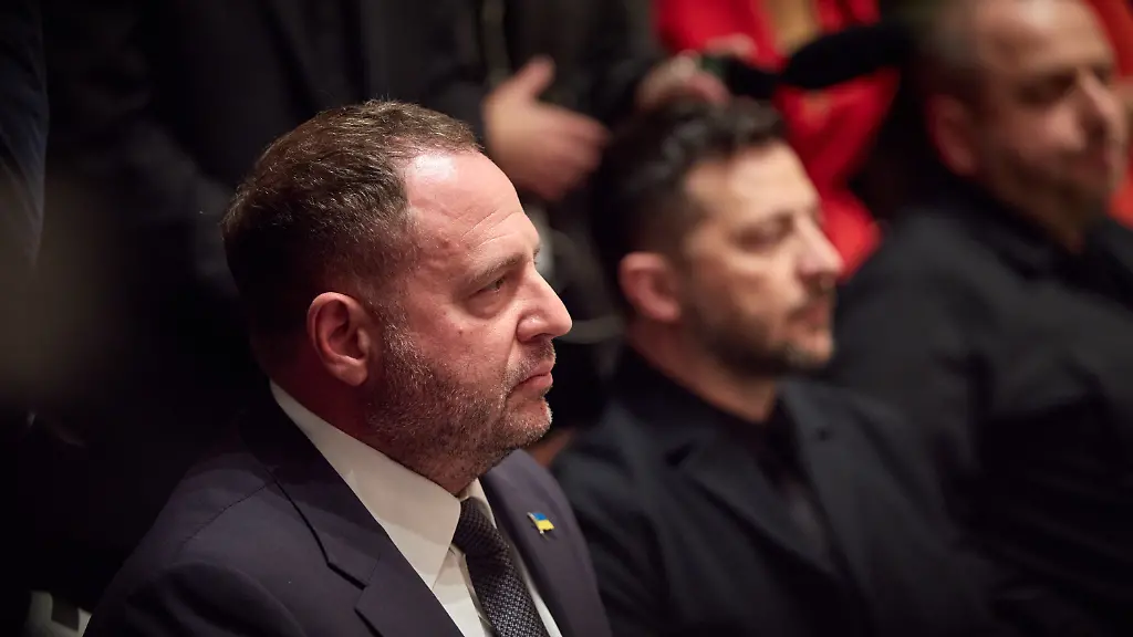 ARCHIVFOTO-Bei-den-Ermittlungen-gegen-Korruption-in-der-Ukraine-geraten-immer-mehr-Vertraute-von-Praesident-Wolodymyr-Selenskyj-ins-Visier-Jetzt-haben-die-Antikorruptionsbehoerden-die-Bueros-des-Leiters-des-Praesidentenbueros-Andrij-Jermak-durchsucht