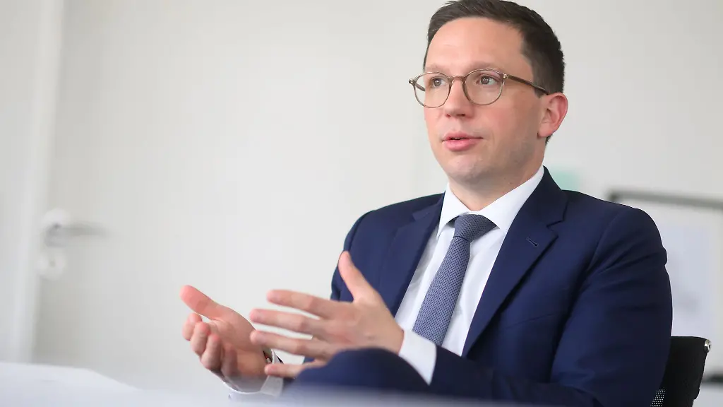 Als-OB-in-Wolfsburg-wuerde-Falko-Mohrs-in-die-Fussstapfen-seines-Vaters-Klaus-treten