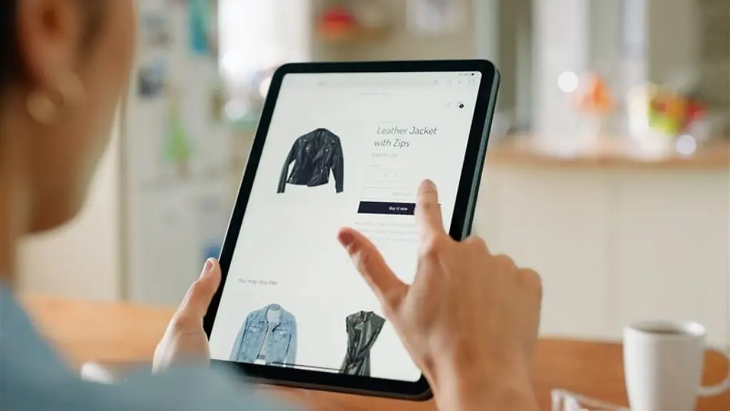 Stylische-Schnaeppchen-am-Black-Friday-Von-Adidas-ueber-Helly-Hansen-bis-The-North-Face-jetzt-angesagte-Mode-zum-Tiefpreis-sichern