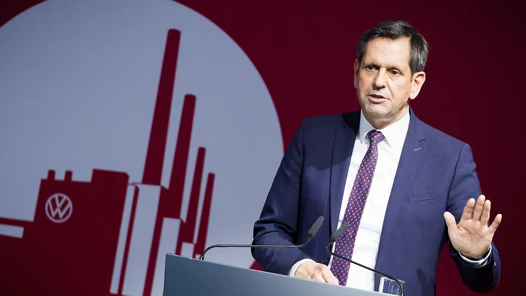 Ministerpraesident-Lies-haelt-die-vom-Bund-geplante-E-Auto-Foerderung-fuer-richtig